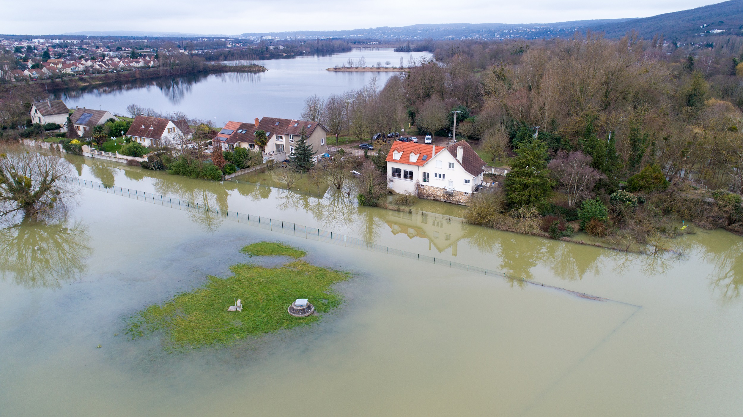 Les habitants du Nord-Pas-de-Calais disposent de moyens pour se protéger face aux crues, mais ils ne les connaissant pas assez. © altitudedrone, Adobe Stock