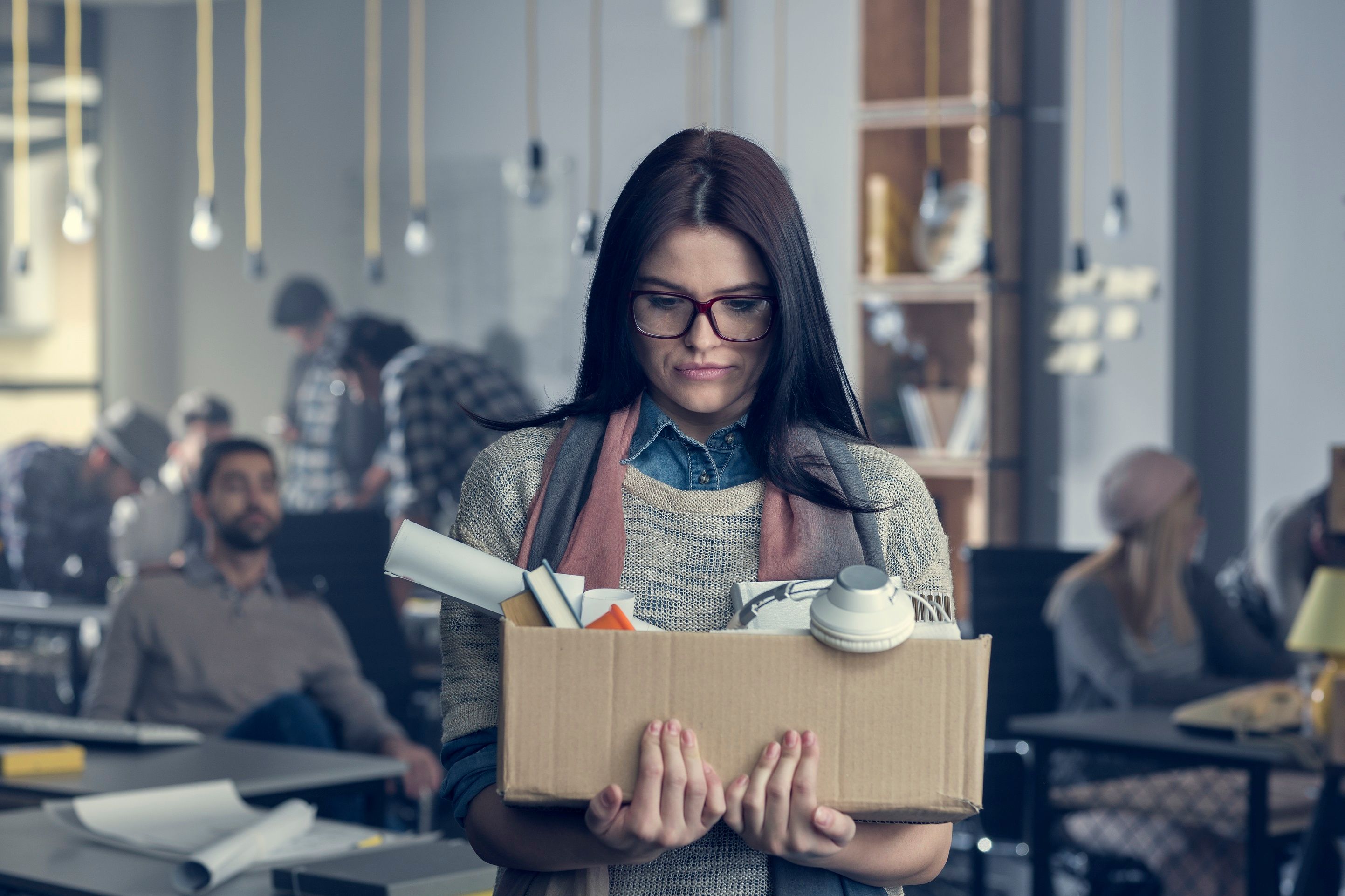 La perte d'un emploi peut être vécue comme une humiliation due à l’injustice subie. © Hoozone, Getty Images