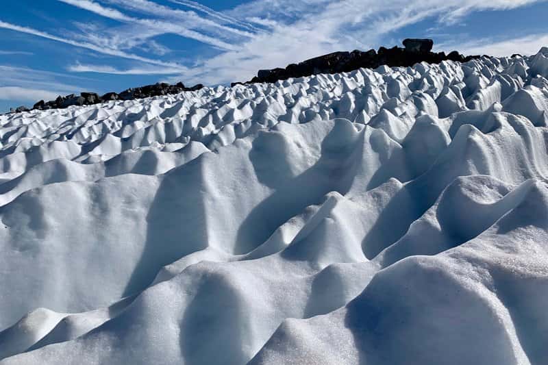 Des suncups photographiés sur le glacier Lyell en Californie. © Mountain Project, Mike McL Des suncups photographiés sur le glacier Lyell en Californie. © Mountain Project, Mike McL